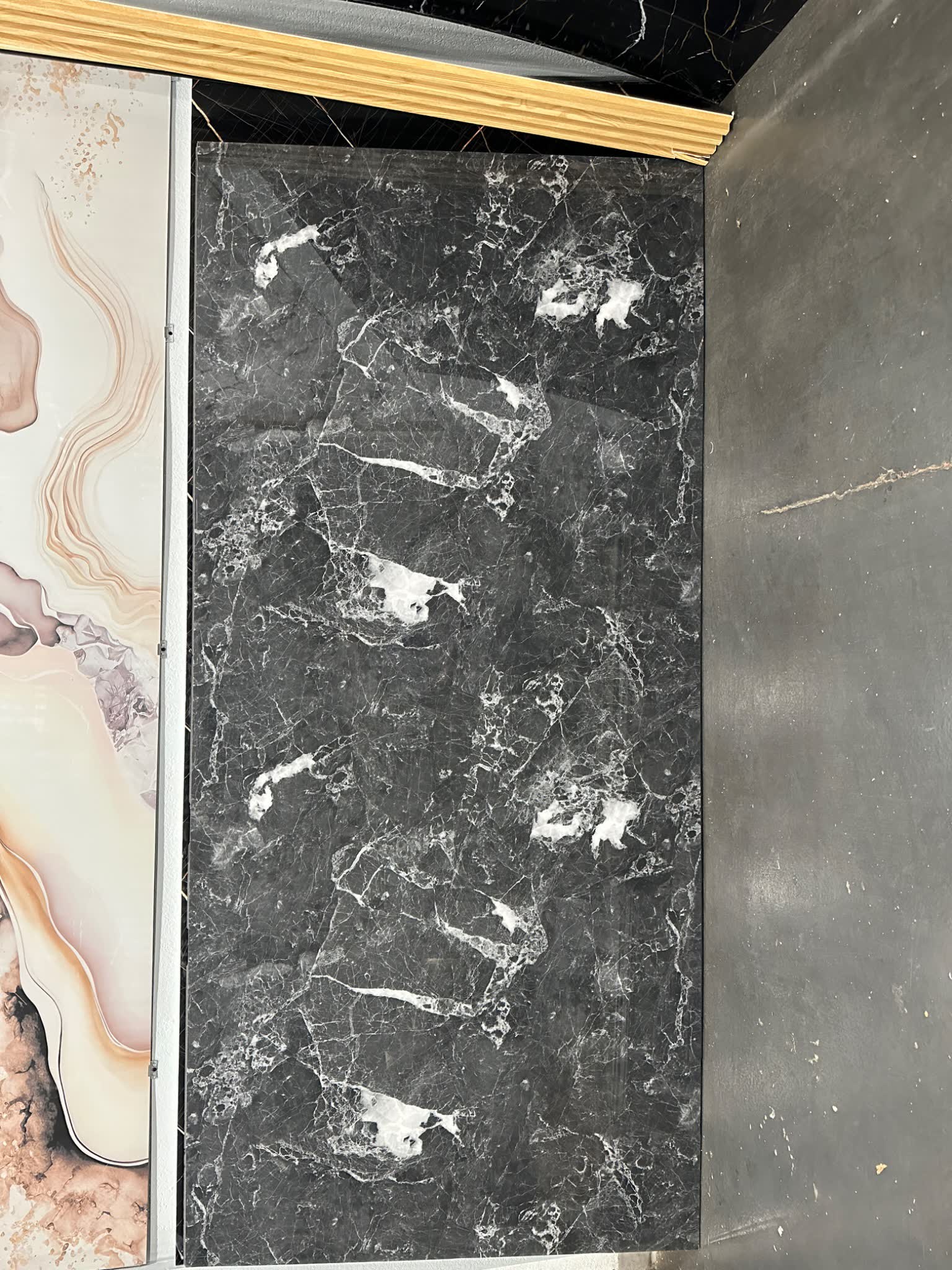 Obsidean White - Angle View